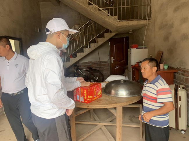 實(shí)踐隊(duì)走訪慰問(wèn)脫貧戶。福建船政交通職業(yè)學(xué)院供圖